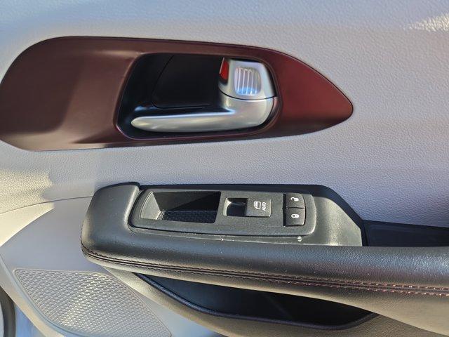 Photo of 2017 Billet Silver Metallic Clearcoat Chrysler Pacifica