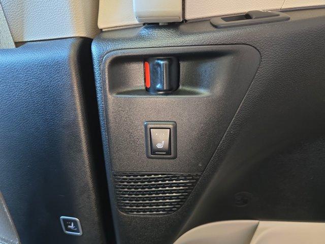 Photo of 2017 Billet Silver Metallic Clearcoat Chrysler Pacifica