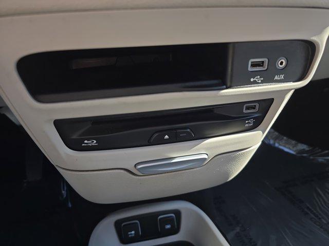 Photo of 2017 Billet Silver Metallic Clearcoat Chrysler Pacifica