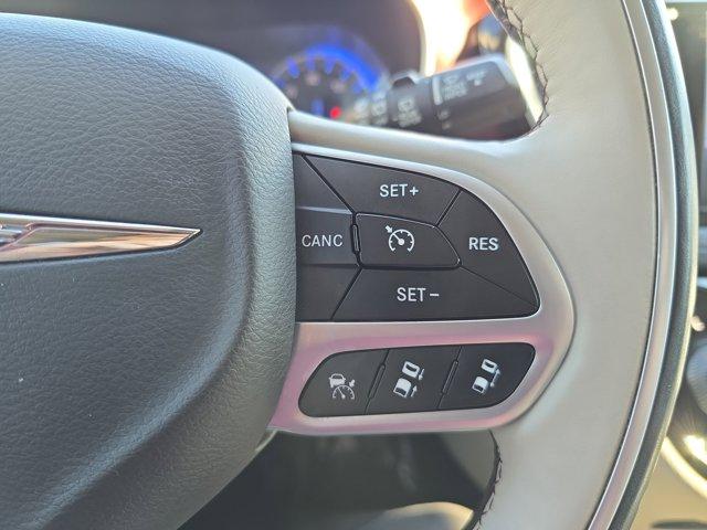 Photo of 2017 Billet Silver Metallic Clearcoat Chrysler Pacifica