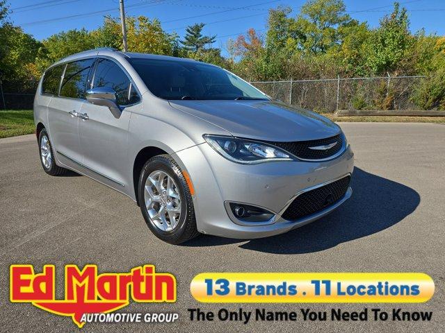 Photo of 2017 Billet Silver Metallic Clearcoat Chrysler Pacifica