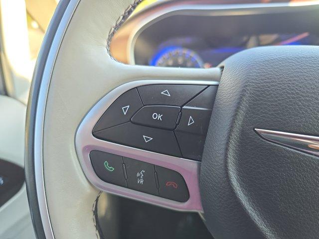 Photo of 2017 Billet Silver Metallic Clearcoat Chrysler Pacifica