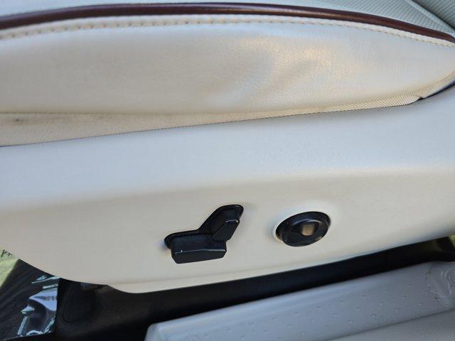 Photo of 2017 Billet Silver Metallic Clearcoat Chrysler Pacifica