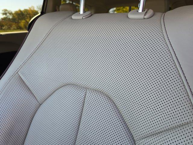 Photo of 2017 Billet Silver Metallic Clearcoat Chrysler Pacifica