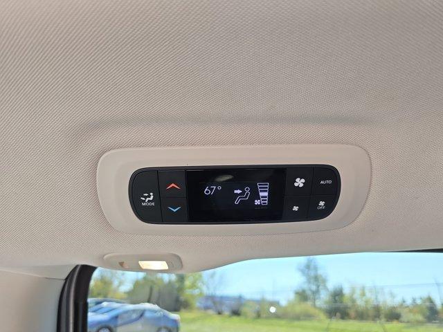 Photo of 2017 Billet Silver Metallic Clearcoat Chrysler Pacifica
