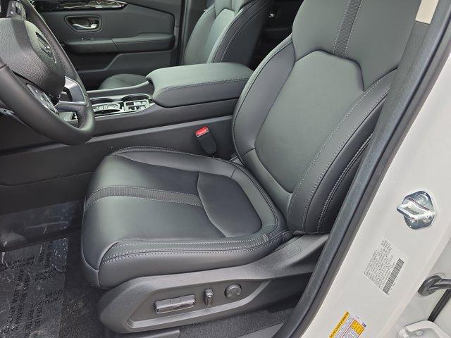 Photo of 2025 Platinum White Pearl Honda Pilot
