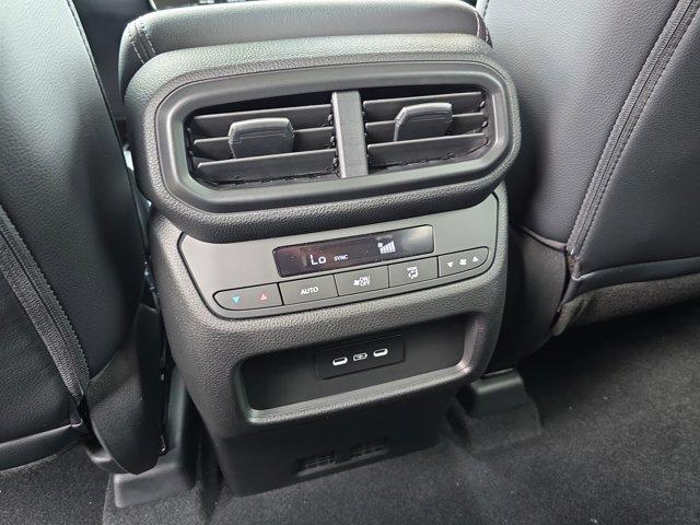 Photo of 2025 Platinum White Pearl Honda Pilot