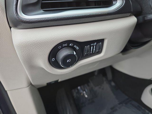 Photo of 2017 Jazz Blue Pearlcoat Chrysler Pacifica