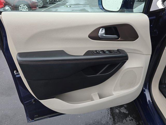 Photo of 2017 Jazz Blue Pearlcoat Chrysler Pacifica