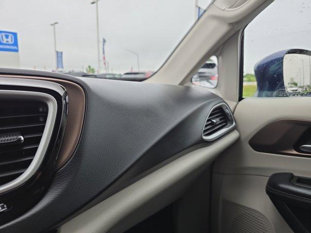 Photo of 2017 Jazz Blue Pearlcoat Chrysler Pacifica