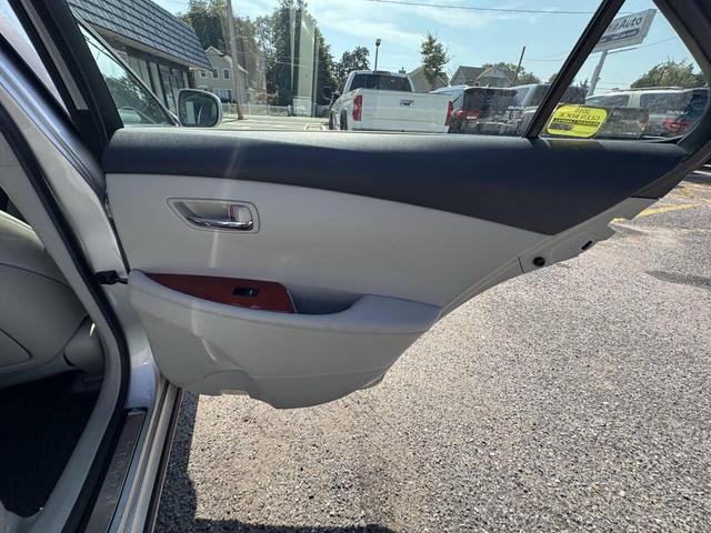 Photo of 2007 Silver Lexus ES 350