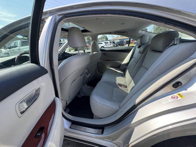 Photo of 2007 Silver Lexus ES 350