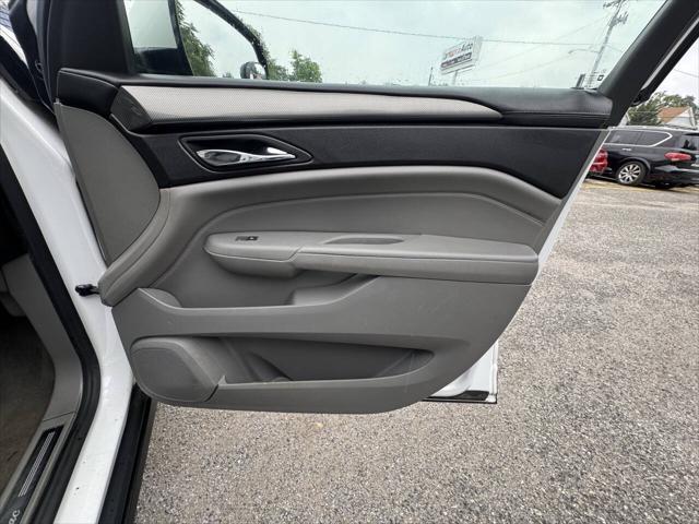 Photo of 2011 White Cadillac SRX