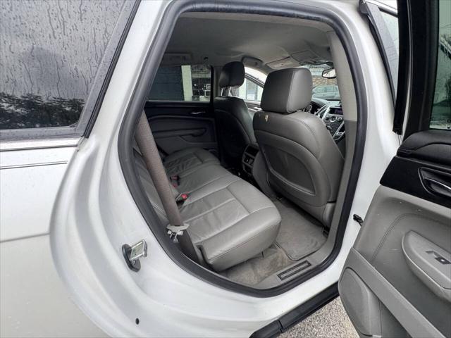 Photo of 2011 White Cadillac SRX