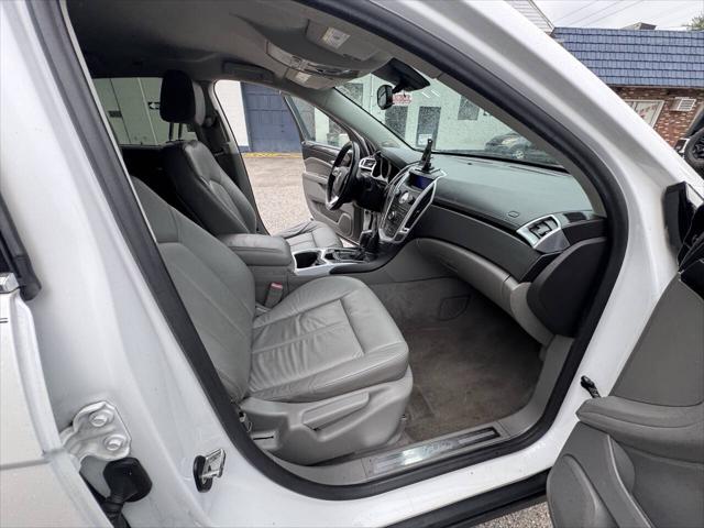 Photo of 2011 White Cadillac SRX
