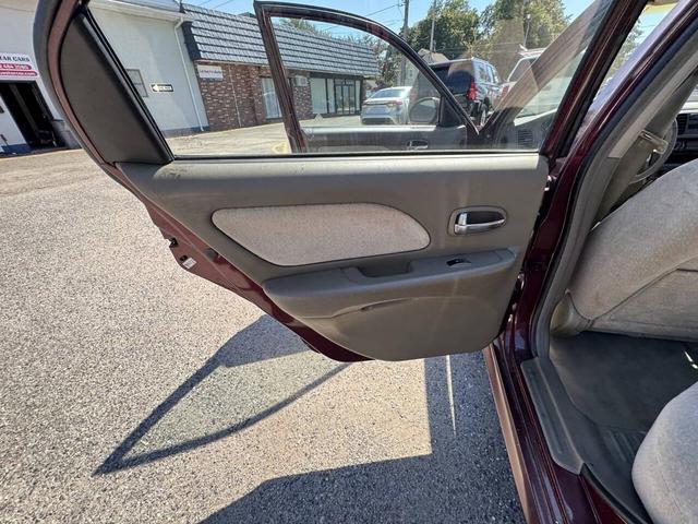 Photo of 2004 Burgundy Hyundai SONATA