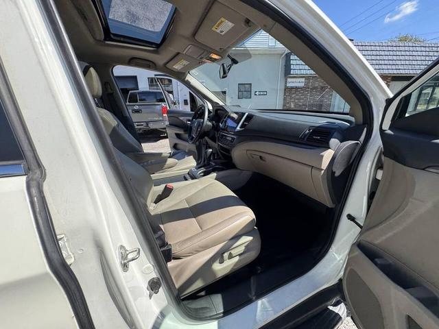 Photo of 2018 White Honda Pilot