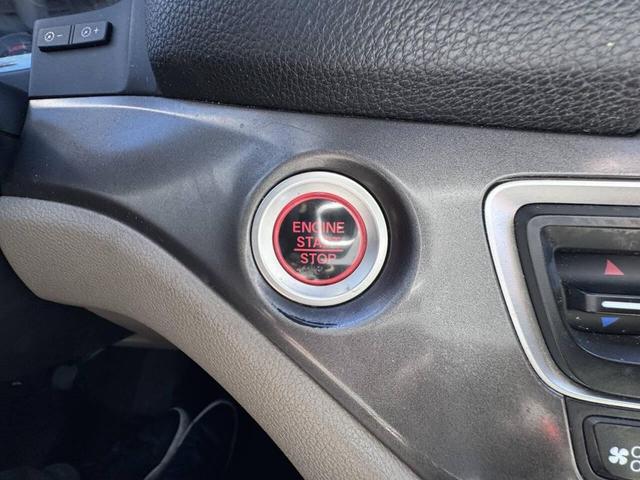 Photo of 2018 White Honda Pilot