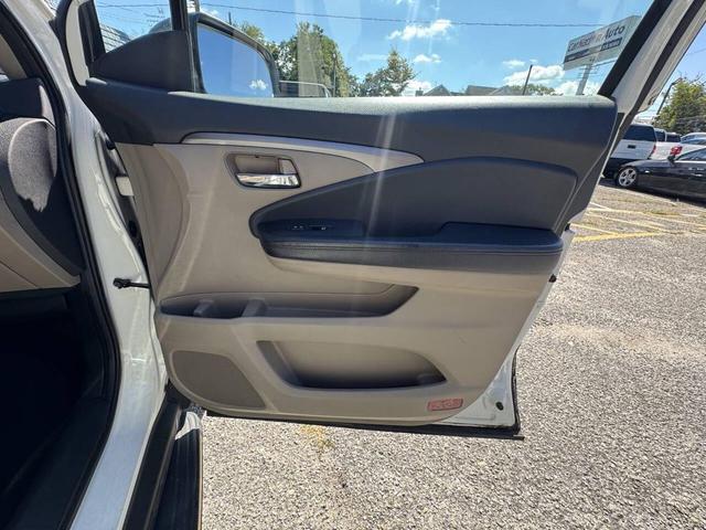 Photo of 2018 White Honda Pilot