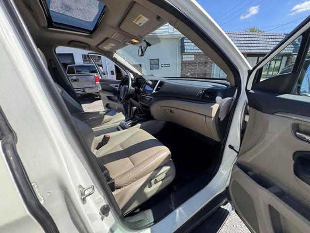 Photo of 2018 White Honda Pilot