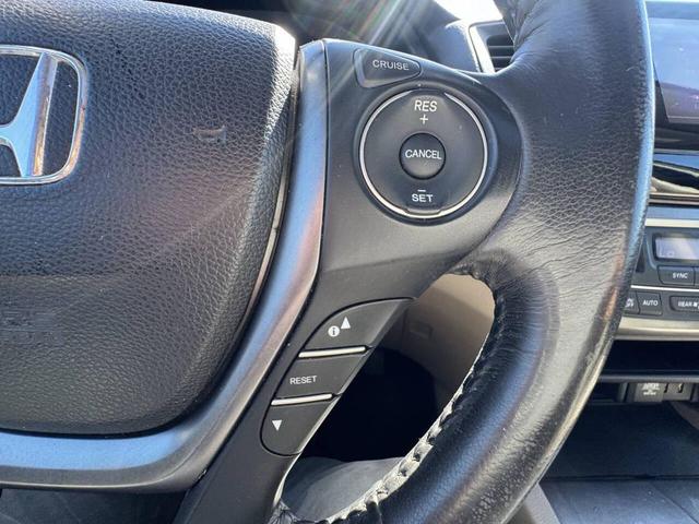 Photo of 2018 White Honda Pilot
