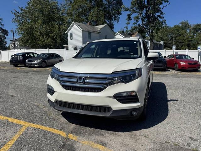 Photo of 2018 White Honda Pilot