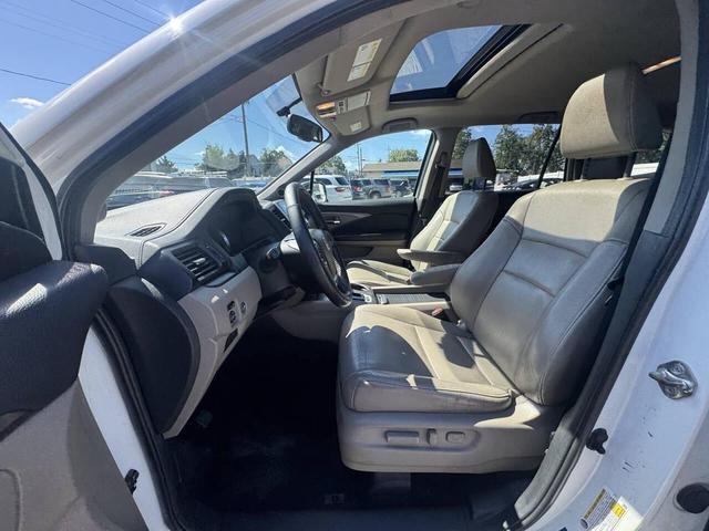 Photo of 2018 White Honda Pilot