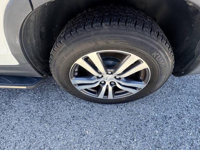 Photo of 2018 White Honda Pilot
