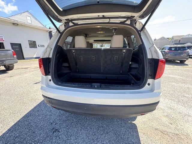 Photo of 2018 White Honda Pilot