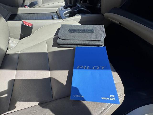 Photo of 2018 White Honda Pilot