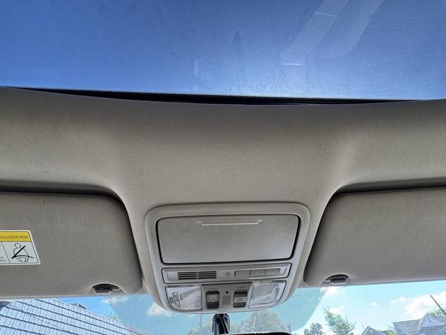 Photo of 2018 White Honda Pilot