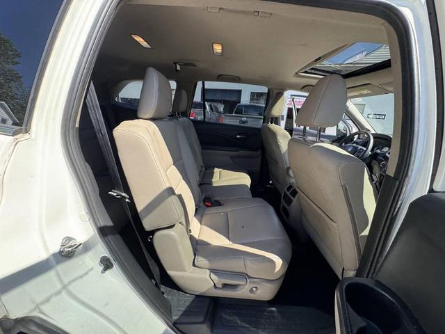 Photo of 2018 White Honda Pilot