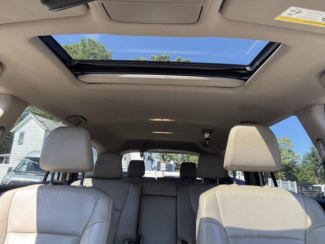 Photo of 2018 White Honda Pilot