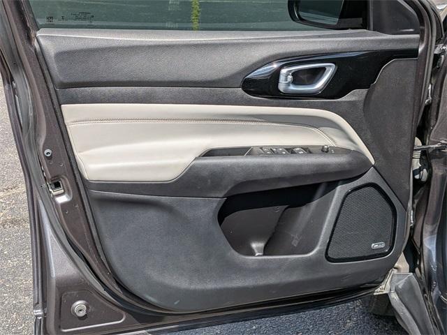Photo of 2022 Granite Crystal Clearcoat Metallic Jeep Compass