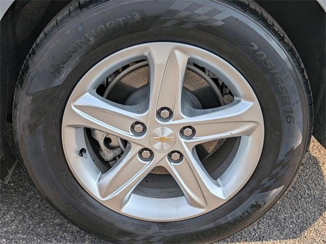 Photo of 2024 Summit White Chevrolet Malibu