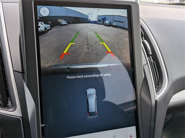 Photo of 2024 Gray Metallic Ford Edge