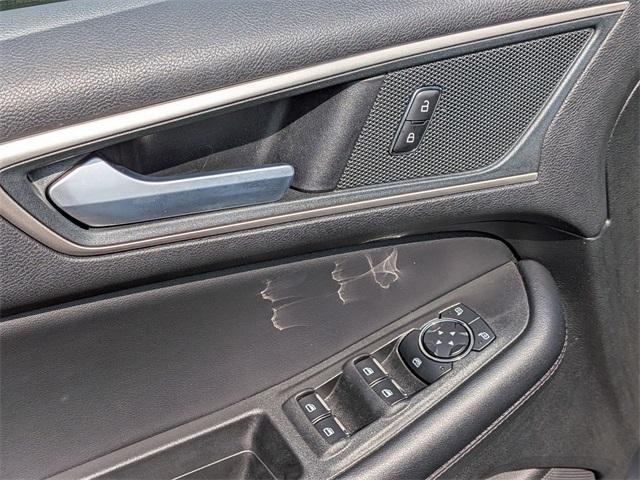 Photo of 2024 Gray Metallic Ford Edge