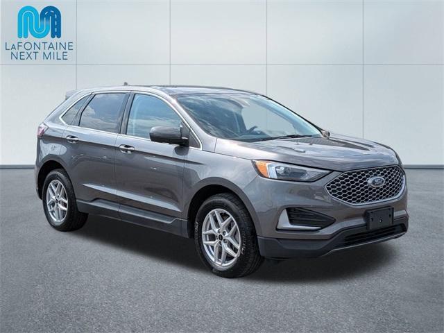 Photo of 2024 Gray Metallic Ford Edge