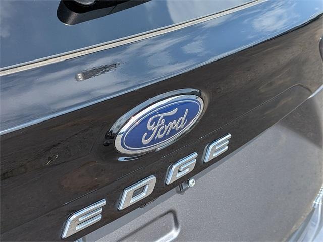 Photo of 2024 Gray Metallic Ford Edge