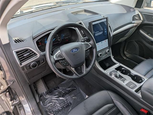 Photo of 2024 Gray Metallic Ford Edge