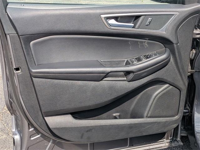 Photo of 2024 Gray Metallic Ford Edge