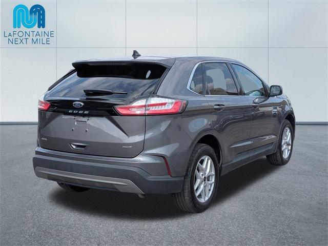 Photo of 2024 Gray Metallic Ford Edge