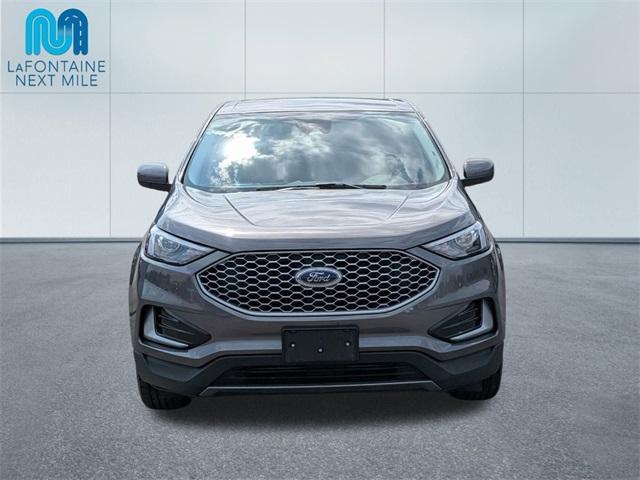 Photo of 2024 Gray Metallic Ford Edge