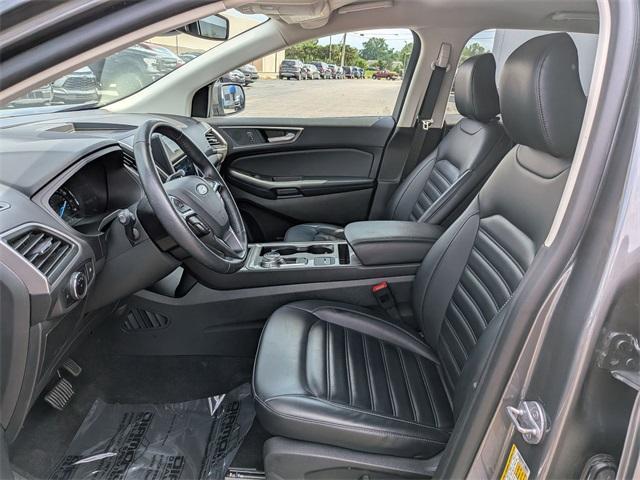Photo of 2024 Gray Metallic Ford Edge