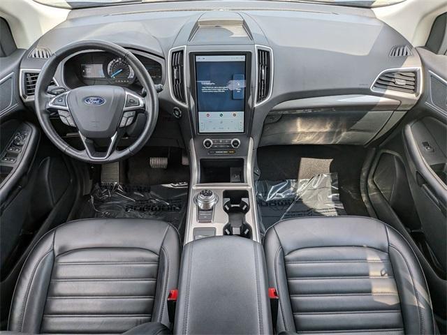 Photo of 2024 Gray Metallic Ford Edge