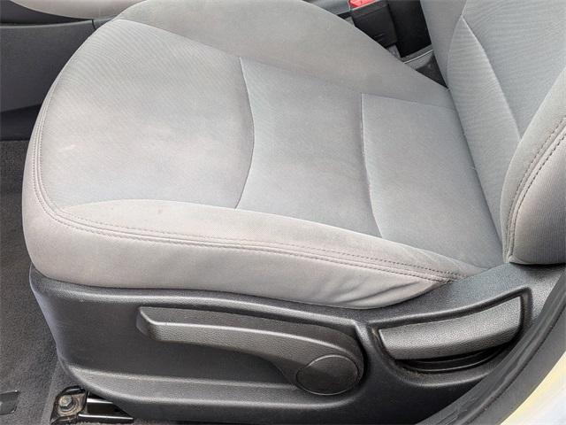 Photo of 2012 Radiant Silver Hyundai ELANTRA
