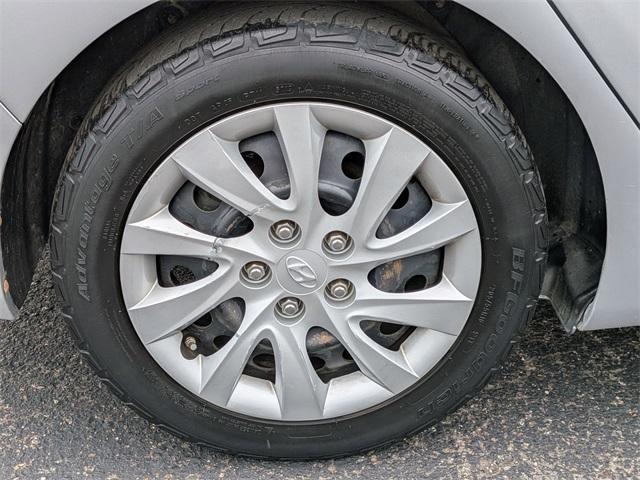 Photo of 2012 Radiant Silver Hyundai ELANTRA