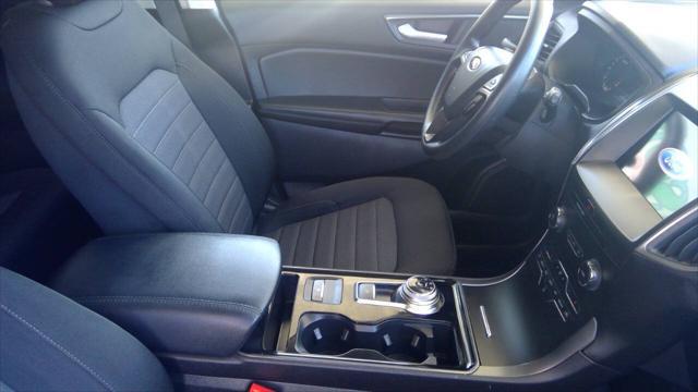 Photo of 2020 Oxford White Ford Edge