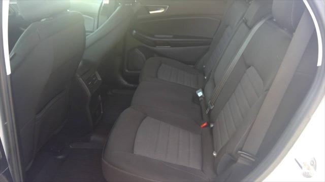 Photo of 2020 Oxford White Ford Edge