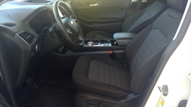 Photo of 2020 Oxford White Ford Edge